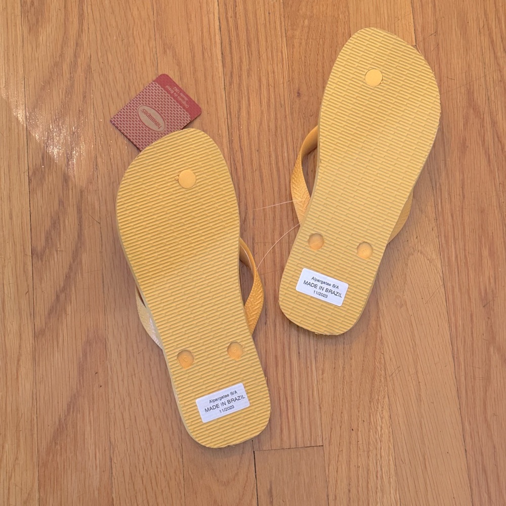 FARM RIO x HAVAIANAS Cheetah Banana Print Flip Flops - Women’s S/M & M/L - New - Picture 5 of 10